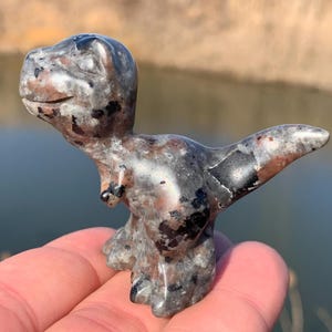2.1&#39;&#39;+ Natural Yooperlite quartz,quartz crystal,hand carved,Crystal Dinosaur,Dinosaur skull,Home Decoration Crystal Gifts 1pc