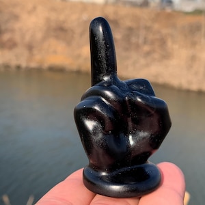 2.8&#39;&#39;+ Natural Obsidian quartz,quartz crystal,hand carved,Crystal Middle finger,Middle finger skull,Home Decoration Crystal Gifts 1pc
