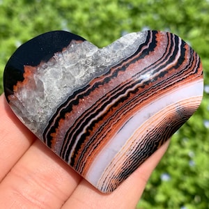 Natürliche Sardonyx Geode Quarz, Quarz Kristall, handgeschnitzt, Kristall Herz Probe, Herz Schädel, Dekoration Kristall Geschenke 1PC