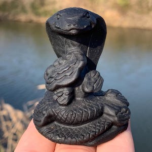 2.3&#39;&#39;+ Natural Obsidian quartz,quartz crystal,hand carved,Crystal Snake,Cobra skull,Home Decoration Crystal Gifts 1pc
