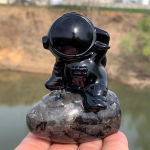 3.3''+ Natural Obsidian+Yooperlite quartz,quartz crystal,hand carved,Crystal Astronaut,Astronaut skull,Home Decoration Crystal Gifts 1pc
