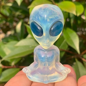 2.3&#39;&#39;+ Opalite quartz,quartz crystal,hand carved,Crystal Alien,Alien skull,Home Decoration Crystal Gifts 1pc