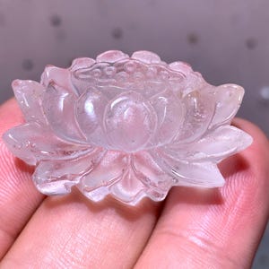 1.3''+ Cuarzo transparente natural, cristal de cuarzo, tallado a mano, espécimen de flor de loto de cristal, calavera de flor de loto, regalos de cristal para decoración del hogar 1 pieza