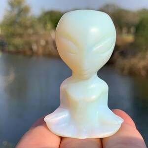 2.2&#39;&#39;+ Opalite quartz,quartz crystal,hand carved,Crystal Alien,Alien skull,Home Decoration Crystal Gifts 1pc