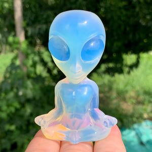 3.1&#39;&#39;+ Opalite quartz,quartz crystal,hand carved,Crystal Alien,Alien skull,Home Decoration Crystal Gifts 1pc