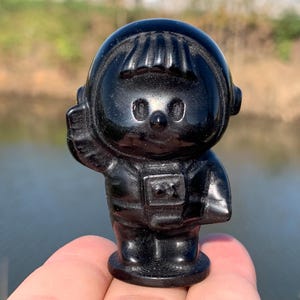 2.3''+ Natural Obsidian quartz,quartz crystal,hand carved,Crystal Astronaut,Astronaut skull,Home Decoration Crystal Gifts 1pc