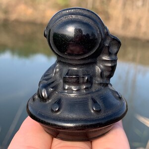 2.3''+ Natural Obsidian quartz,quartz crystal,hand carved,Crystal Astronaut,Astronaut skull,Home Decoration Crystal Gifts 1pc