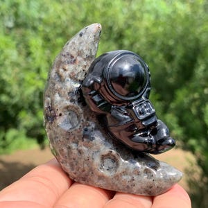 2.8''+ Natural Obsidian+Yooperlite quartz,quartz crystal,hand carved,Crystal Astronaut,Astronaut skull,Home Decoration Crystal Gifts 1pc