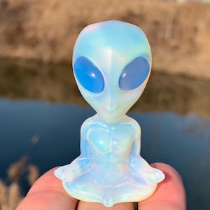 2.3&#39;&#39;+ Opalite quartz,quartz crystal,hand carved,Crystal Alien,Alien skull,Home Decoration Crystal Gifts 1pc