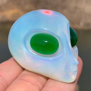 2.3&#39;&#39;+ Opalite quartz,quartz crystal,hand carved,Crystal Alien,Alien skull,Home Decoration Crystal Gifts 1pc
