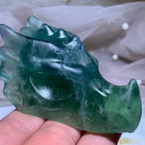 3.1&#39;&#39;+ Natural Green fluorite quartz,quartz crystal,hand carved,Crystal Dragon,Dragon skull,Home Decoration Crystal Gifts 1pc