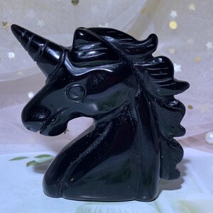 2.4インチ以上の天然黒曜石クォーツ、クォーツクリスタル、手彫り、クリスタルユニコーン、ユニコーンスカル、ホームデコレーションクリスタルギフト1個