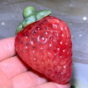 2.9&#39;&#39;+ Red smelting stone quartz,quartz crystal,hand carved,Crystal Strawberries,Strawberries skull,Home Decoration Crystal Gifts 1pc