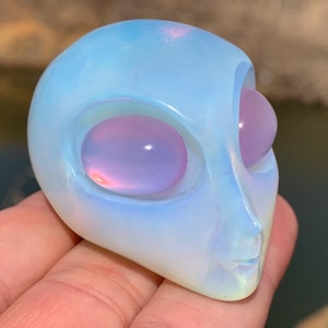 2.3&#39;&#39;+ Opalite quartz,quartz crystal,hand carved,Crystal Alien,Alien skull,Home Decoration Crystal Gifts 1pc