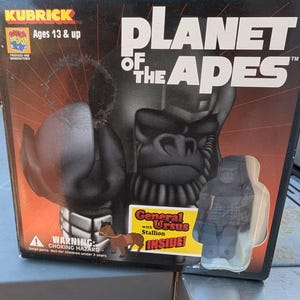 メディコム・キューブリック 猿の惑星 ウルサス将軍と牡馬のアクションフィギュア オリジナルボックス入り 未開封