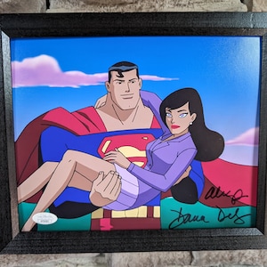 Podpisany przez Danę Delaney głos Lois Lane Superman, serialu animowanego. Zdjęcie w ramie o wymiarach 8 x 10 cali z certyfikatem autentyczności od JSA