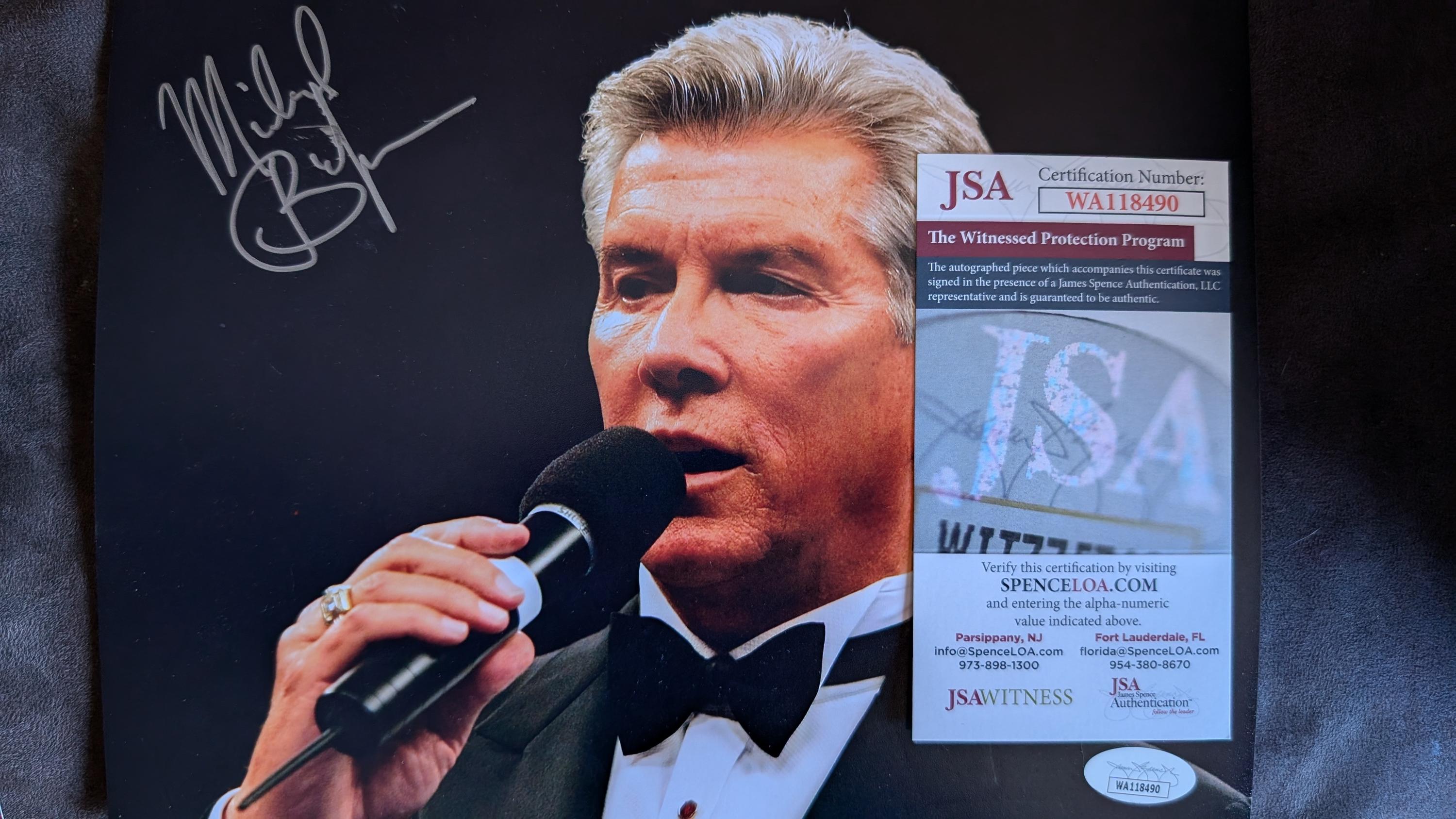 ボクシング・リングアナウンサー、マイケル・バッファーのサイン入り8