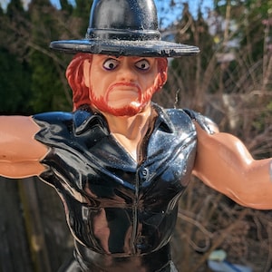 Vintage 1990s WWF WWE Hasbro The Undertaker wrestling figure