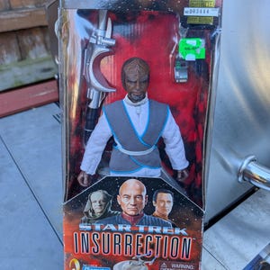 Vintage Playmates Star Trek Insurence Lt Commander Worf docka i originalkartong, aldrig öppnad