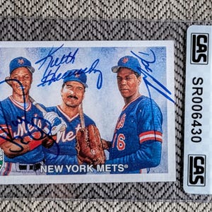 Cartão de beisebol do NY Mets de 1986 autografado por Kieth Hernandez, Doc Gooden e Darryl Strawberry, do Topps Super Teams. Certificado como autêntico pela CAS.