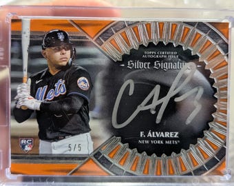 Tarjeta de béisbol de novato autografiada de Francisco Álvarez, receptor de los Mets de Nueva York, Topps Silver Signatures, numerada 5/5