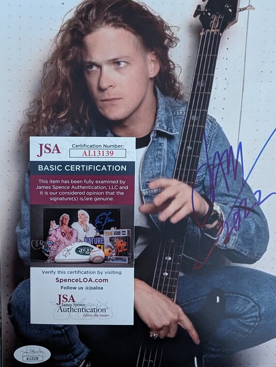 激激レア　メタリカ1989年カーク、ラーズ、ジェイソン、サイン入りツアーパンフ！ メタリカのベーシスト、ジェイソン・ニューステッドのサイン入り8 x 10