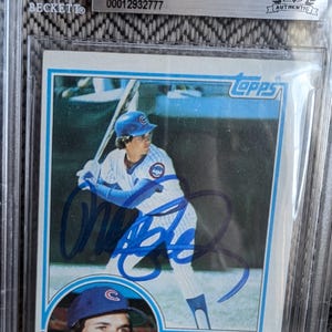 Cartão de beisebol Topps nº 83 Ryne Sandberg Chicago Cubs Rookie autografado de 1983, certificado como autêntico e encapsulado por Beckett