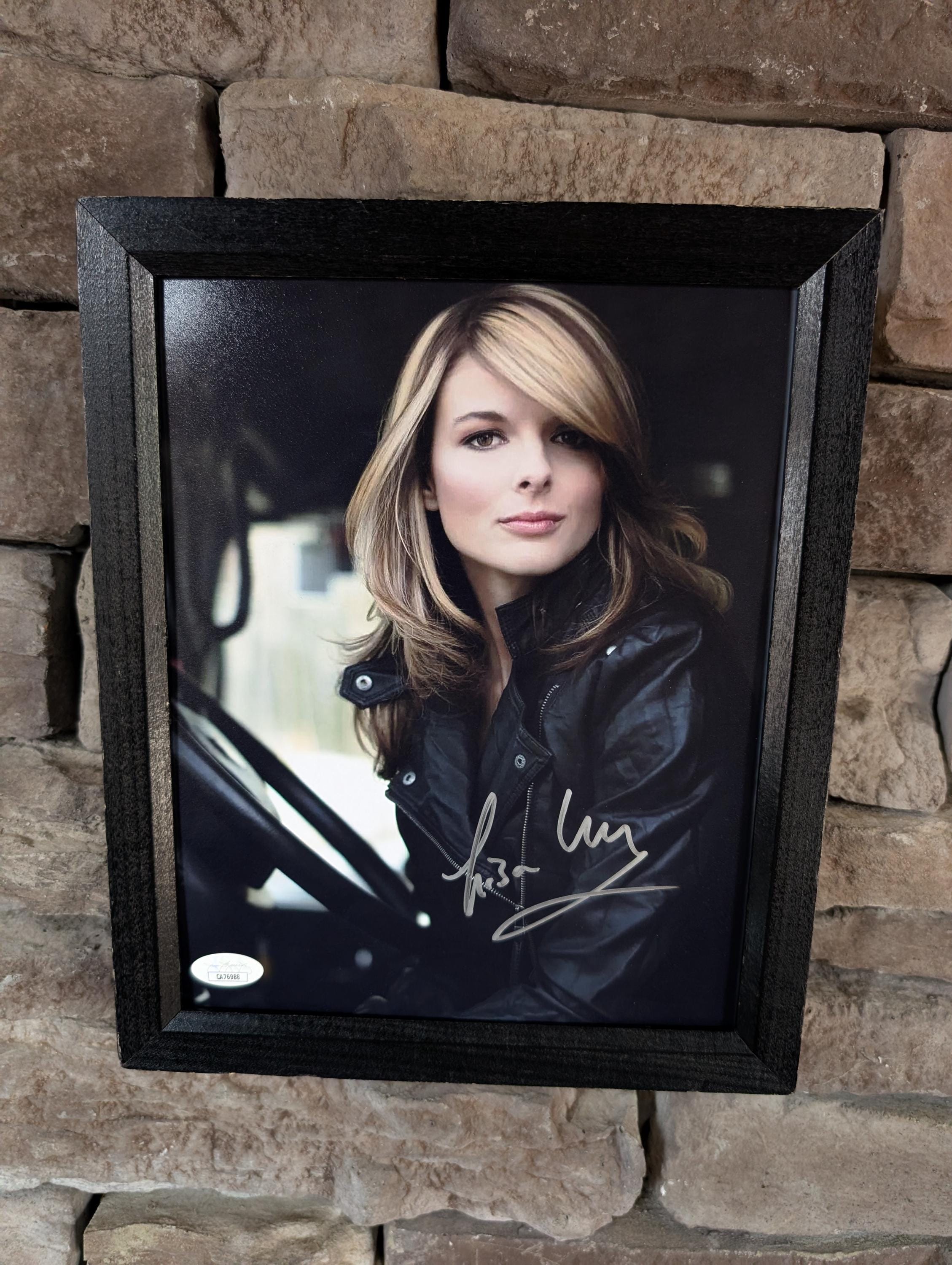 リサ・ケリーのサイン入りアイスロードトラッカーズ8 x 10インチ額入り