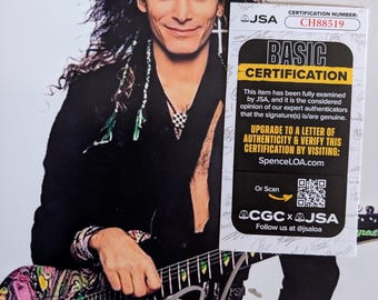 ギター界のレジェンド、スティーヴ・ヴァイのサイン入り8 x 10インチ額