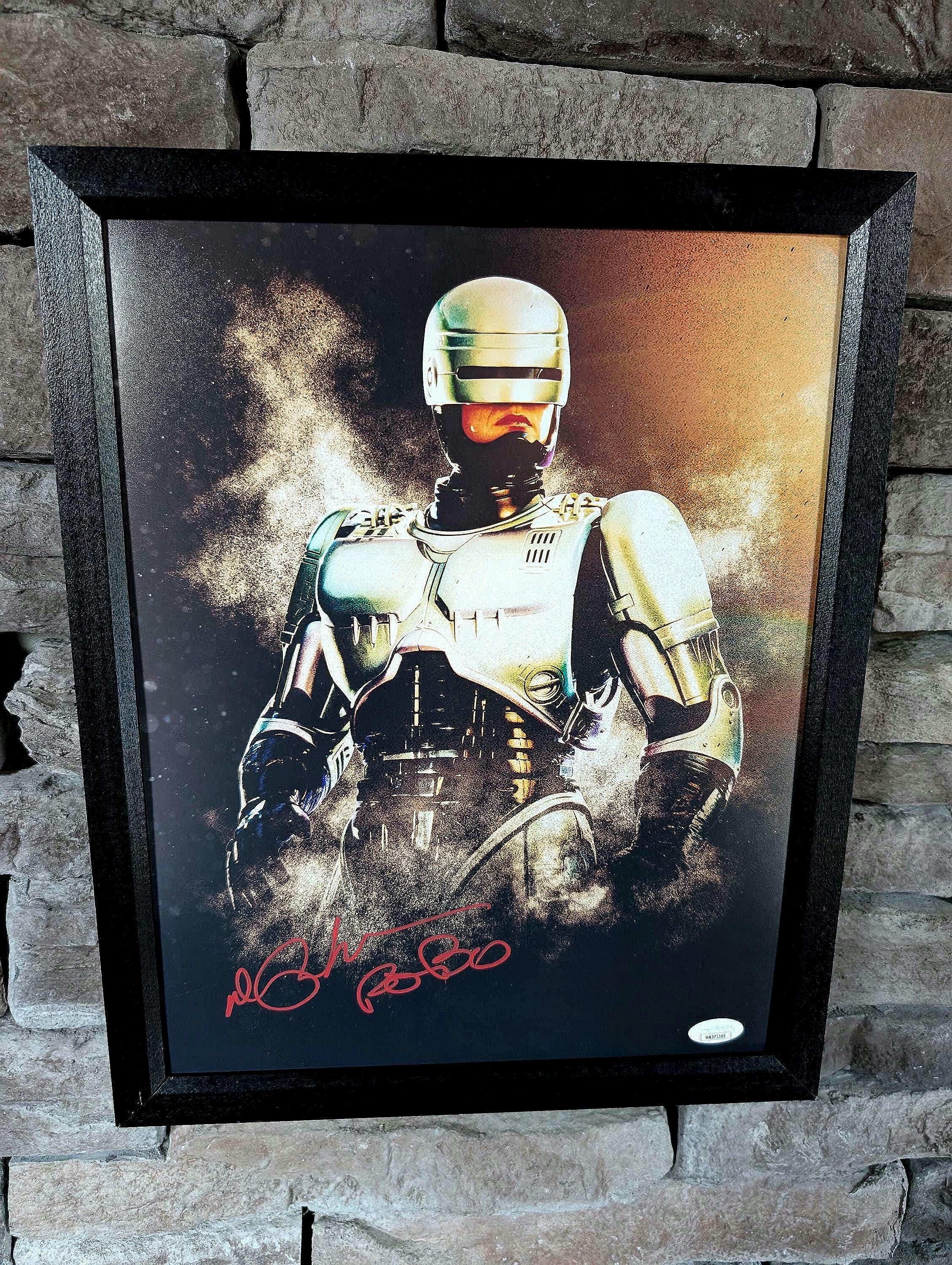 ピーター・ウェラーのサイン入りロボコップ11 x 14インチ額入り写真