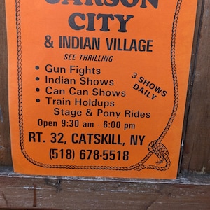 Enseigne publicitaire en carton vintage des années 1980 de Carson City, dans les Catskill Mountains de New York