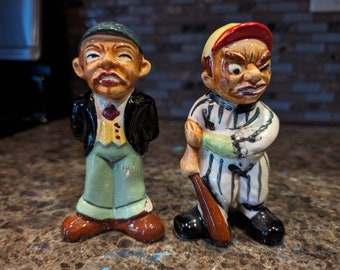 Vintage 1950s Baseball player and Umpire salt and pepper shakers.