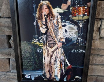 スティーブン・タイラーのサイン入りエアロスミス11 x 14インチ額入り