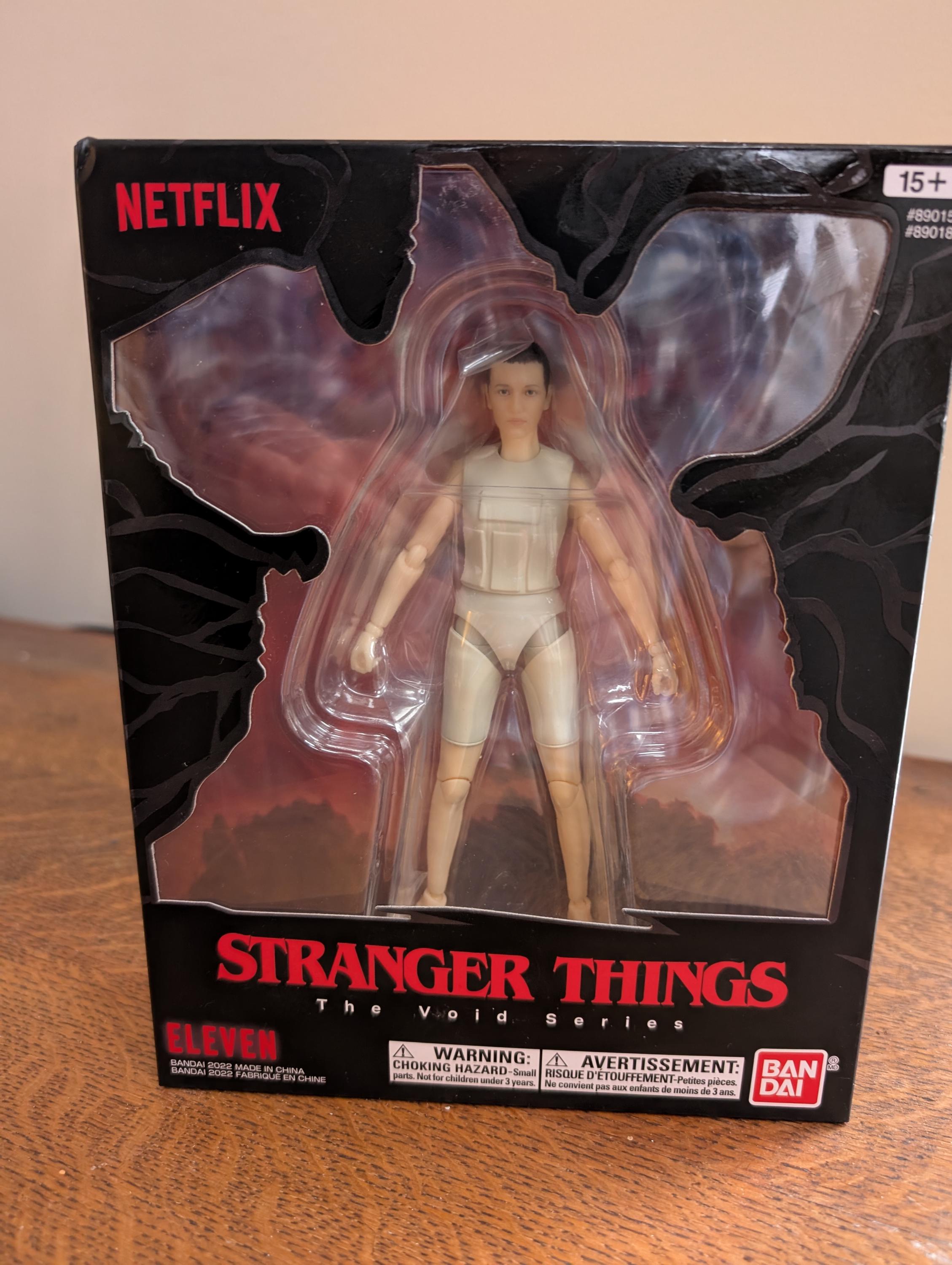 Stranger Things Eleven Figur – 15 Cm, über 20 Gelenkpunkte, Ikonisches Serienkostüm
