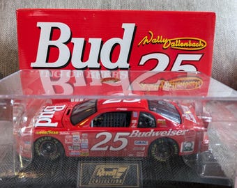 Revell Collection 1:24 Scale Diecast metal NASCAR Stock Car . Wally Dallenbach # 25 Bud King of Beers Budweiser Car. 2005 Monte Carlo