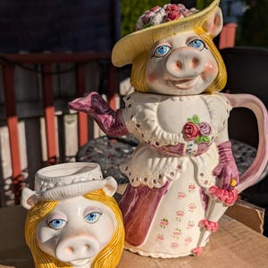 Vintage Sigma  Miss Piggy hand painted made in Japan Ceramic Teapot and Mug