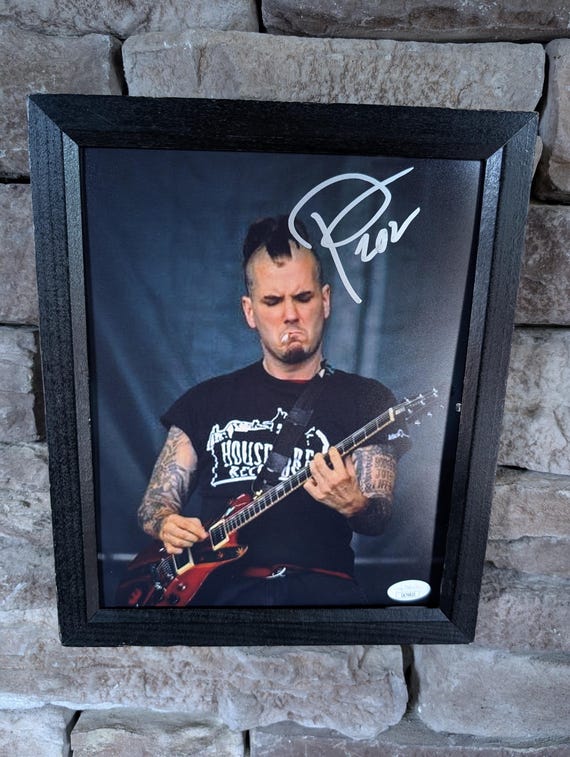 パンテラのリードシンガー、フィル・アンセルモのサイン入り8 x 10