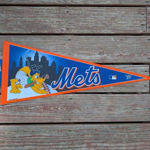Vintage NY Mets Disneys Pluto  Pennant Flag