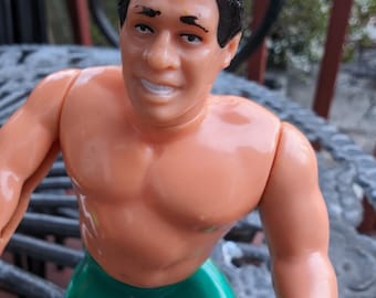 Vintage WWF WWE Hasbro Tito Santana-worstelfiguur uit de jaren 90