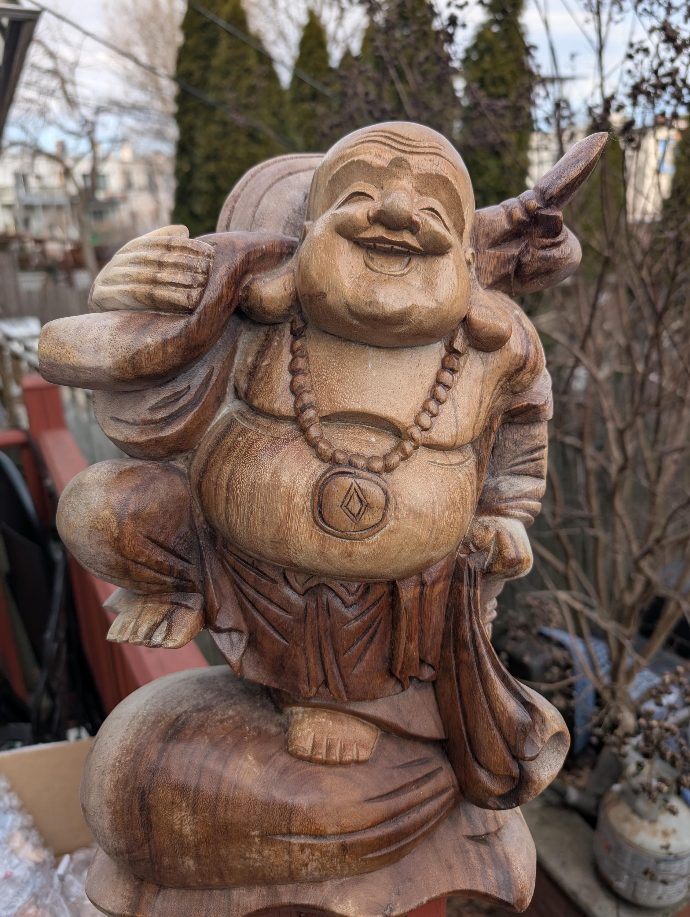 バリ島産のチーク材の手彫り仏像。一本の木から手彫りされています