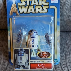 Vintage Star Wars Attack of the clones R2-D2 3.75 Inch In original box. Hasbro Toys