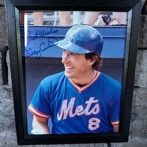 Podpisany przez Gary'ego Cartera, mistrza N.Y. Mets z 1986 roku, mistrza World Series, zdjęcie w ramie o wymiarach 8 x 10 cali z certyfikatem autentyczności od JSA