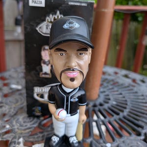 Mike Piazza NY Mets 2002 Subway Series SGA Shea Stadium Giveaway Bobblehead in the original box