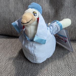 Vintage Retired Disney Store Robin Hood Lady Kluck Bean Bag Plush 8 inch With Original Tags