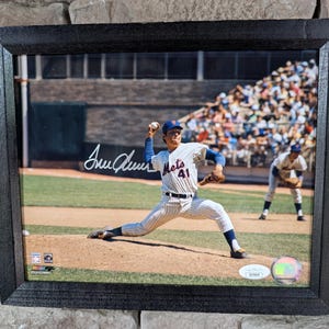 Autographed 1969 NY Mets Tom Seaver 8x10 inch framed photo with certificate of authenticity from JSA