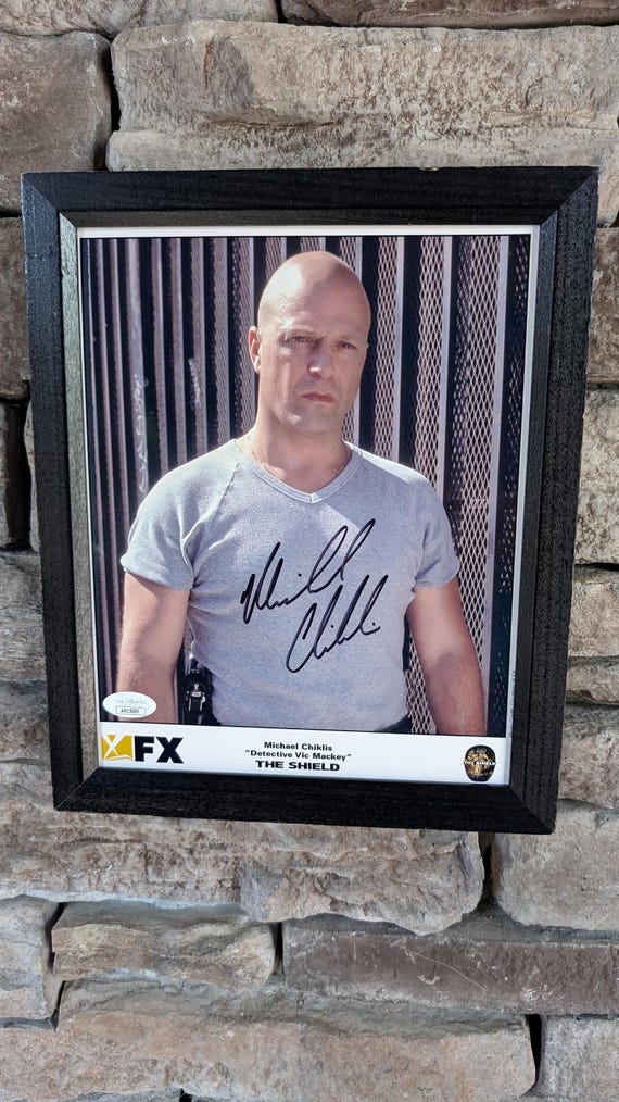 Autographed Michael Chiklis Detective Vic Mackey the 8x10