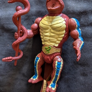 MOTU Masters Of The Universe He-Man Vintage  1980s Action Figure Rattlor with Staff