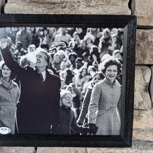 ジミー・カーター大統領とロザリン・カーター大統領夫人のサイン入り 8 x 10 インチ額入り写真、PSA 発行の真正証明書付き