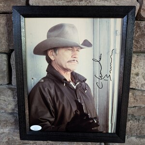Foto emoldurada autografada de Charles Bronson de 8 x 10 polegadas com certificado de autenticidade da JSA Raro!