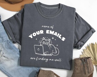 May include: Gray t-shirt with a white graphic of a cat sitting at a laptop with the text "none of your emails are finding me well".